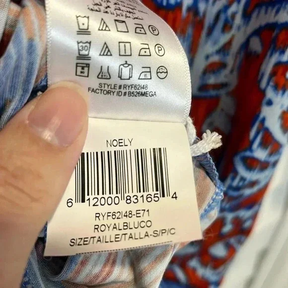 BCBGMAXAZRIA small dress colorful bohemian pattern long sleeved scoop neck dress - Picture 9 of 10